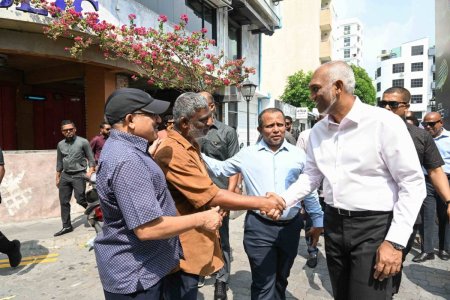 ރައީސް ކެމްޕެއިނަށް: ދޮރުން ދޮރަށް ވަޑައިގަތީ މާފަންނަށް