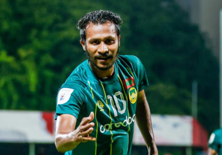 ހަމްޕުގެ ލަނޑުން މާޒިޔާއިން އޮޑި ބަލިކޮށްފި